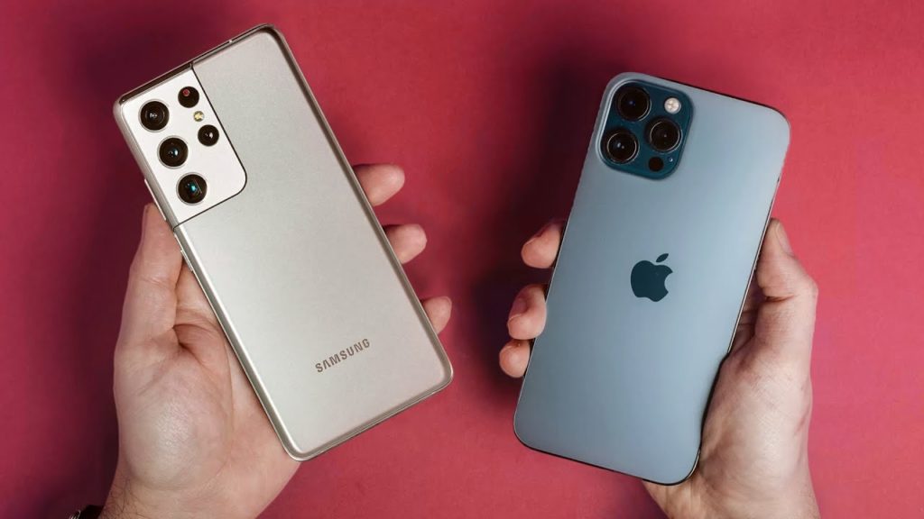 گوشی موبایل Galaxy S21 در مقابل iPhone 12